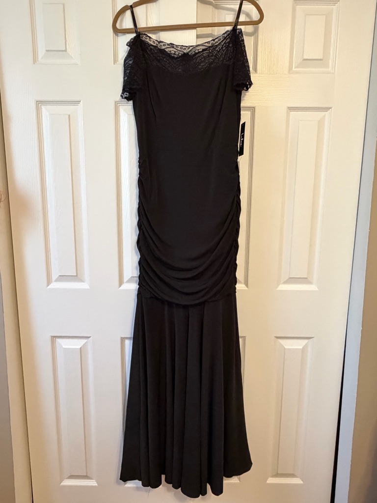 Lulus New Large Black Lace-Trim Maxi Dress With Ruched Bodice